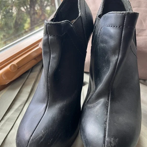 Black heels - Picture 3 of 6